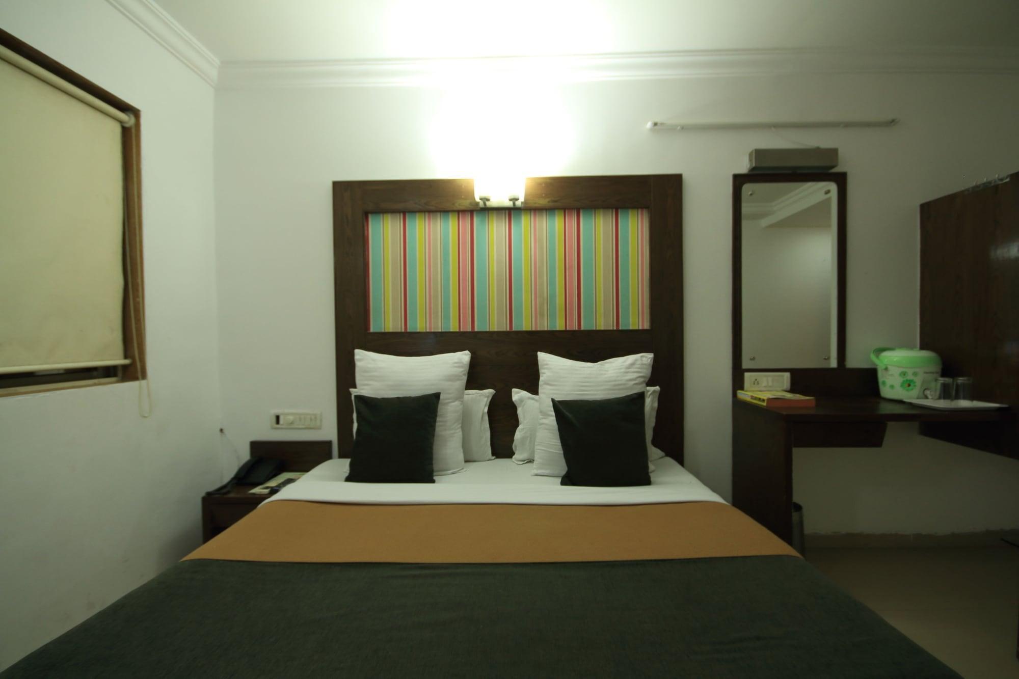 Fabhotel Kadamb Inn Ahmedabad Extérieur photo