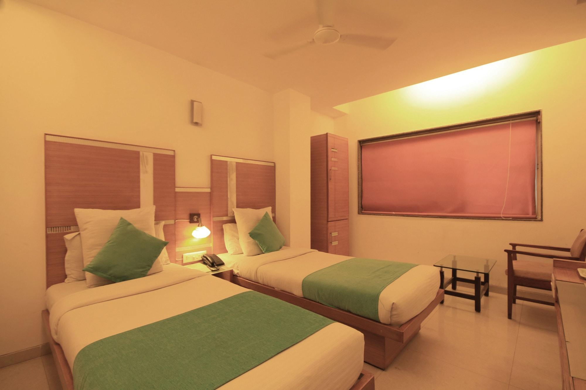 Fabhotel Kadamb Inn Ahmedabad Extérieur photo