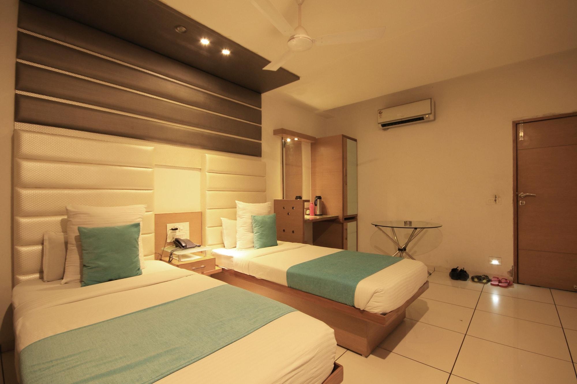 Fabhotel Kadamb Inn Ahmedabad Extérieur photo
